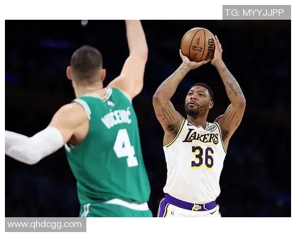 马库斯斯马特的篮球之路与领导力：从新秀到球队核心的蜕变与成长