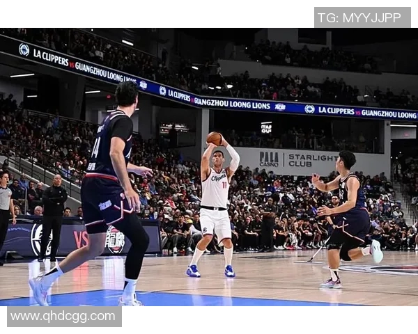 布鲁克洛佩斯：从篮筐之下到三分线外的全能大个子之路